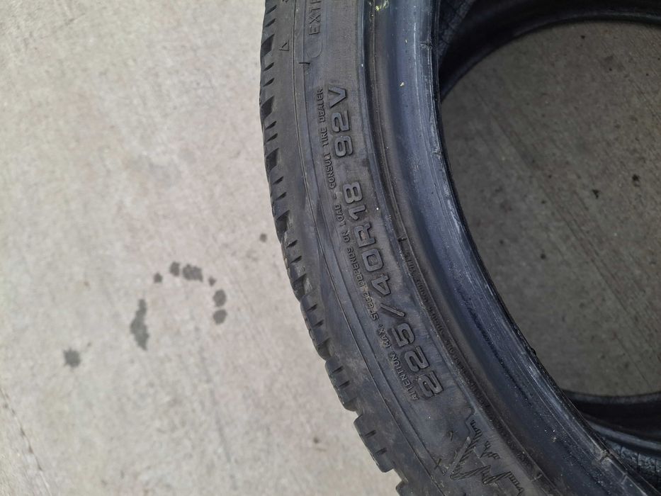 2бр. зимни гуми 225/40/18 Dunlop