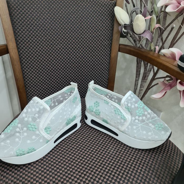 Продам новую обувь