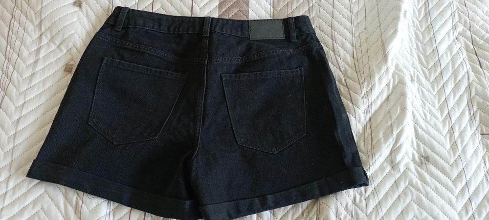 Нови къси панталони