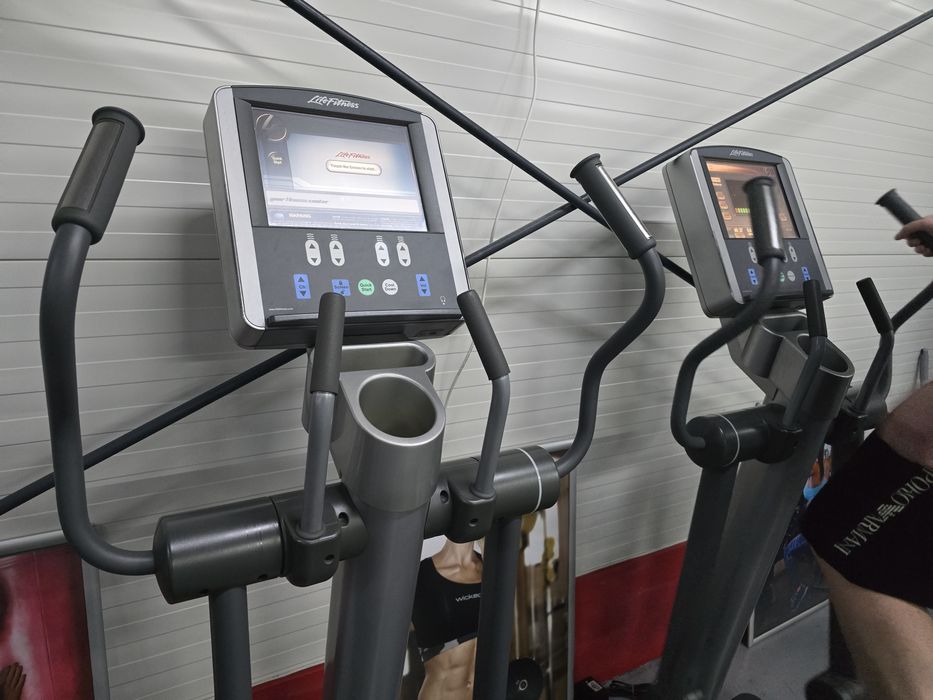 Presa Picioare Technogym, Crosstrainer bicicleta eliptica Life Fitness