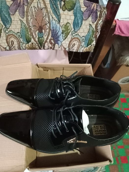 Pantofi noi  stare excelentă- 50. l