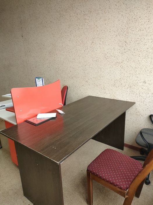 Офисная мебель стол стулья