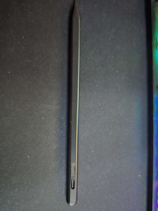 Vand ipad air 11 inch m3 la pachet cu husa si Neez pencil, in stare perfecta (100% Battery Health)