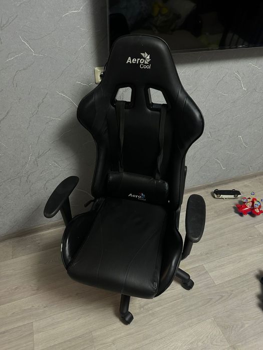 Продам игровой стул и стол