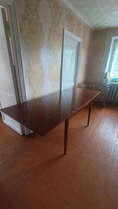 Продам обеденный стол