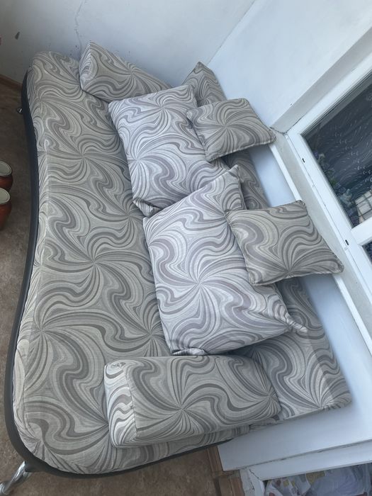 Продам б/у диван