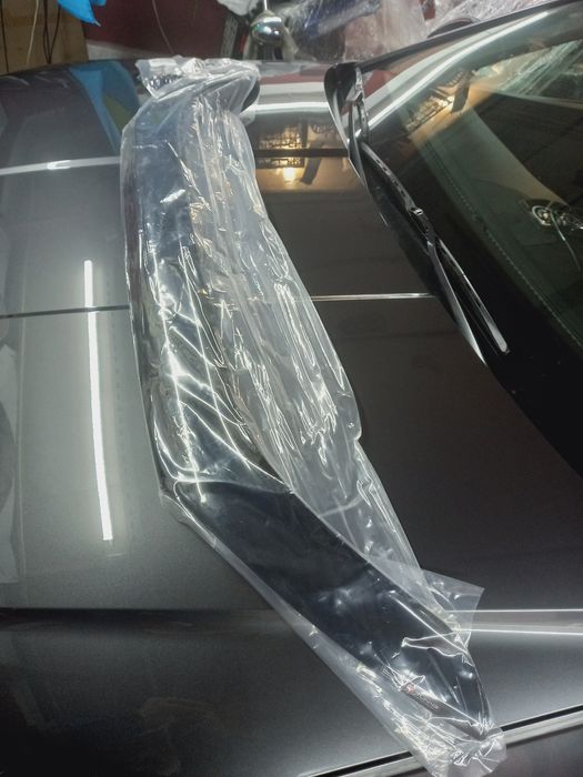 Продам дефлектор капота (мухобойка)