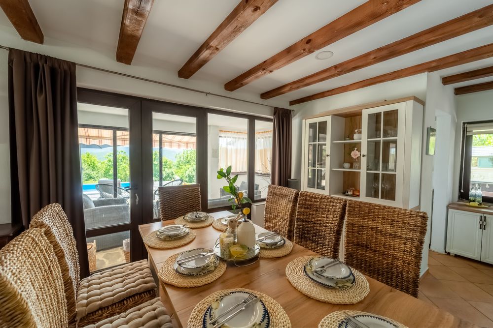 Кухненска маса MARKSKEL 90x150/193 бяла/цв. див нат. дъб