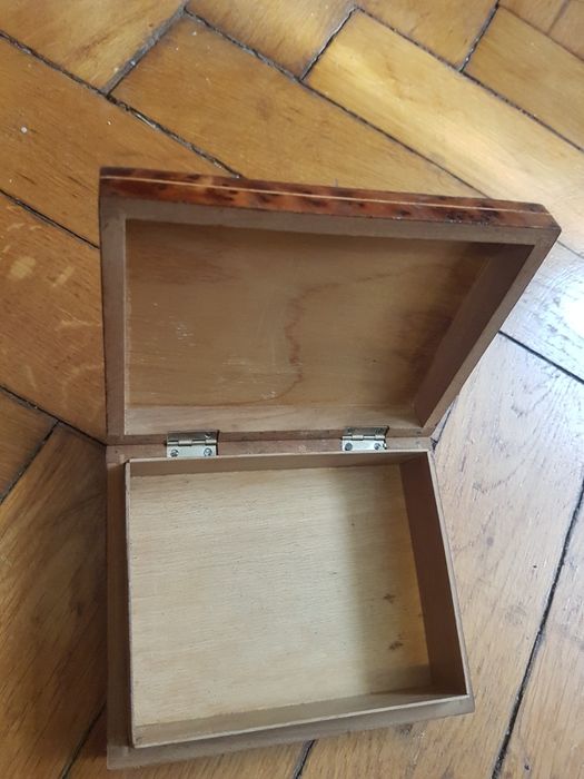 Cutie lemn italiana lucrata manual incrustatii model ingeri