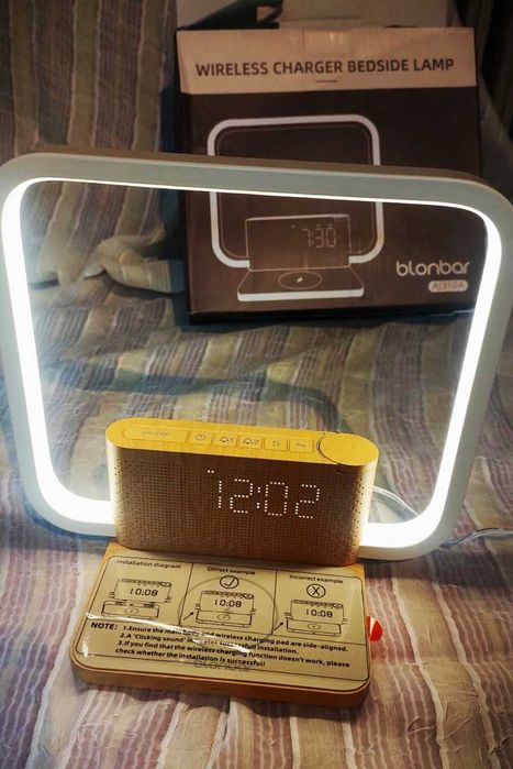 Lampa moderna cu incarcare wieless smart si ceas
