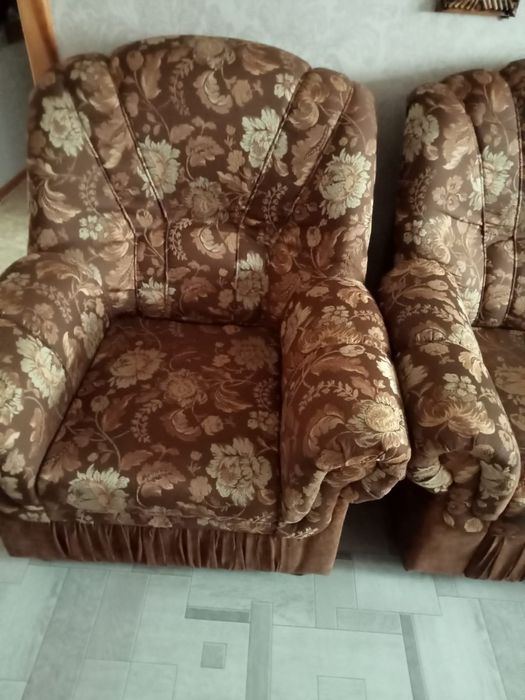 Срочно Продам диван и 2 кресла