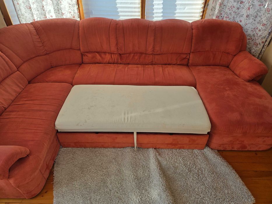 Голям разтегателен диван