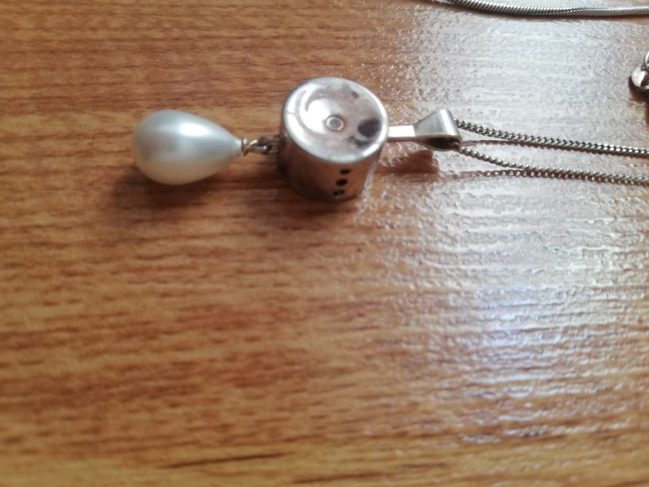 Продам серебряные кулоны на цепочках