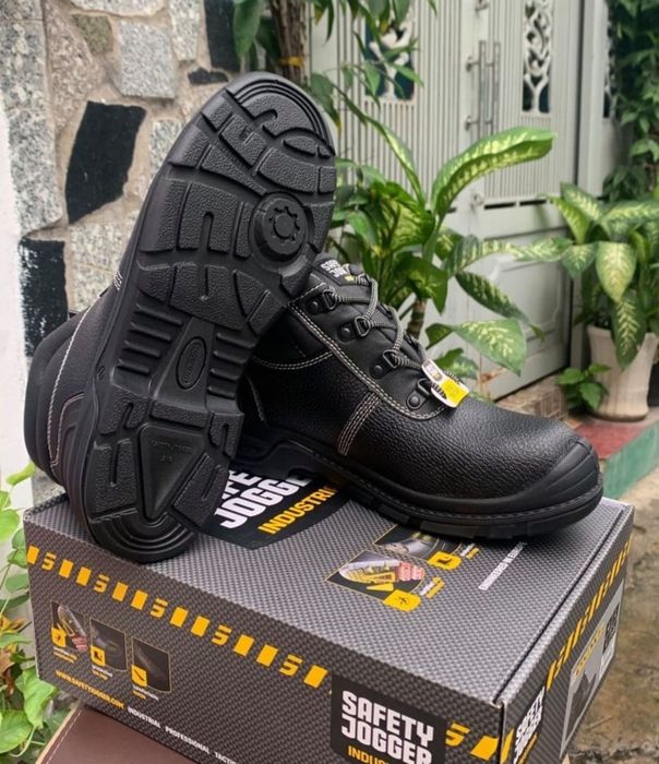 Продаётся Зимняя Спецобувь!