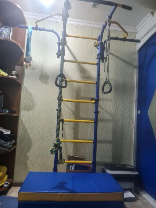 Продам шведскую стенку с канатом и кольцами