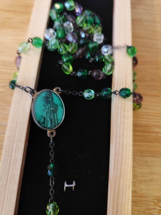 Оригинално украшение, тип броеница, от Саграда Фамилия, Барселона