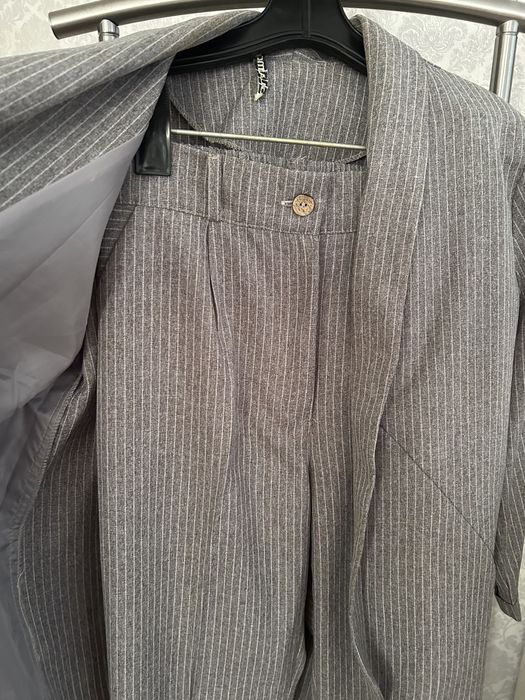 Продам костюм 48 размера, одевался 1 раз