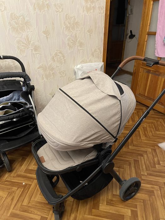 Продам свою Универсальная детская коляска Freeon E70 3 В 1