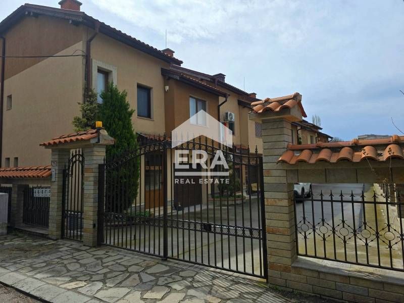 Продава се Къща в Хасково, Дружба 1 - 262 кв.м за 663 €/кв.м - Снимка #1