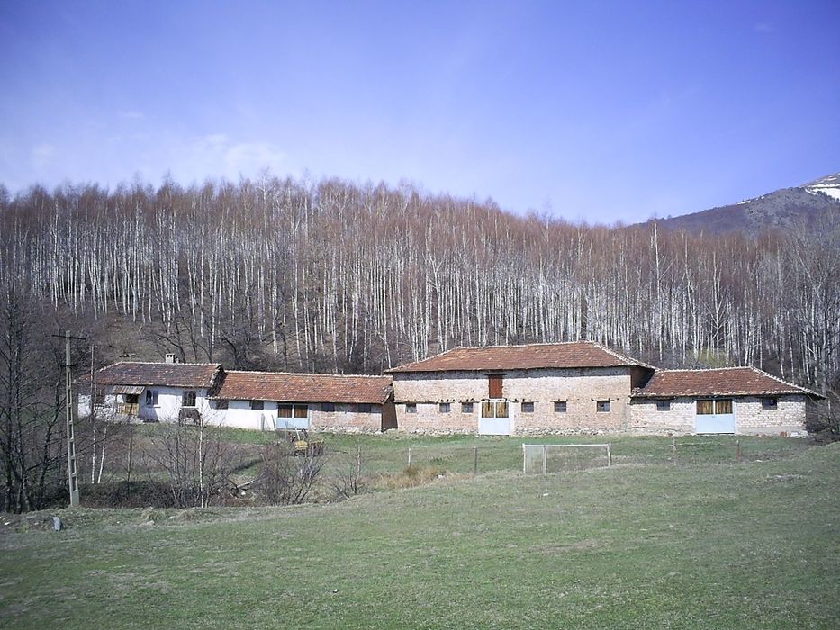 Продава се Промишлена сграда в Пирдоп - 632 кв.м за 262 €/кв.м - Снимка #1