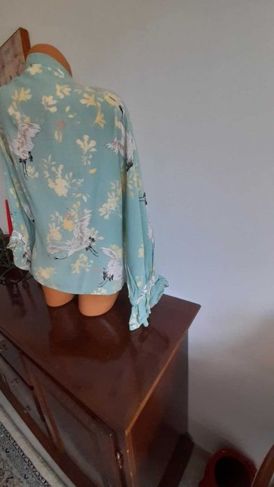 Bluze deosebite – imprimeu, volan, stil boem & elegant – Shein/Zara