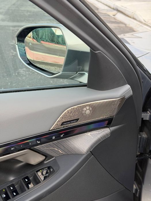 BMW i5 35L monitorli