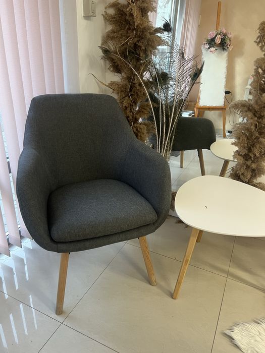 Кресло подходящо за хол или чакалня