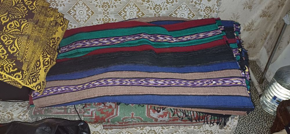 Продавам пътеки,калъфки,пристилки и др.Автентични ръчно тъкани.