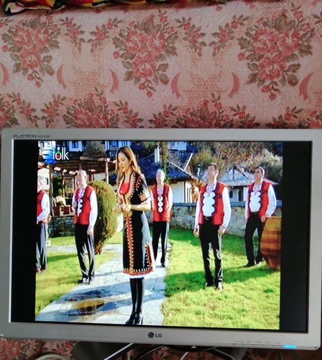 LG FLATRON W2242BP с тунер