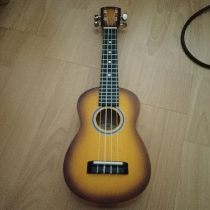 Продам укулеле