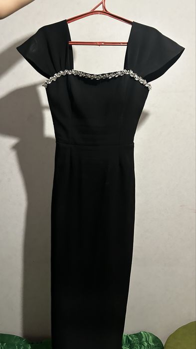 Элегантное чёрное платье