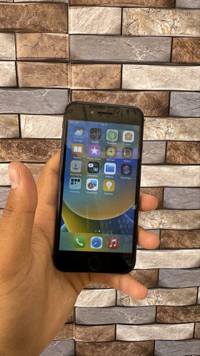 Телефон iPhone 8