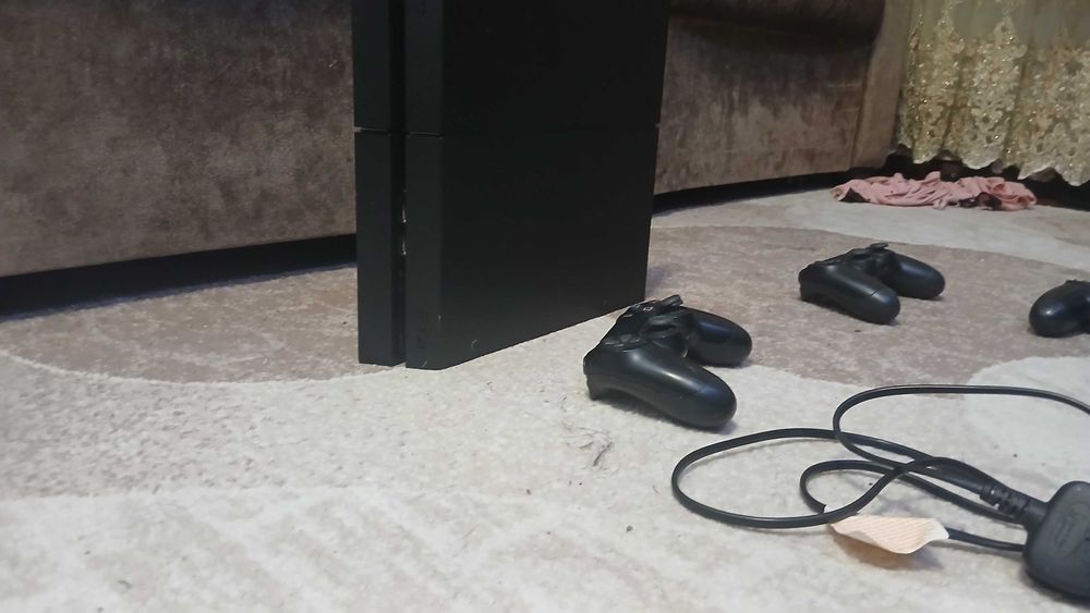 PS4 Play Station 4 sotiladi ishlatilgan