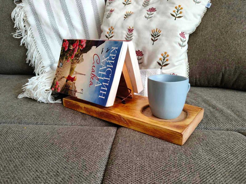 Дървена стойка за книга