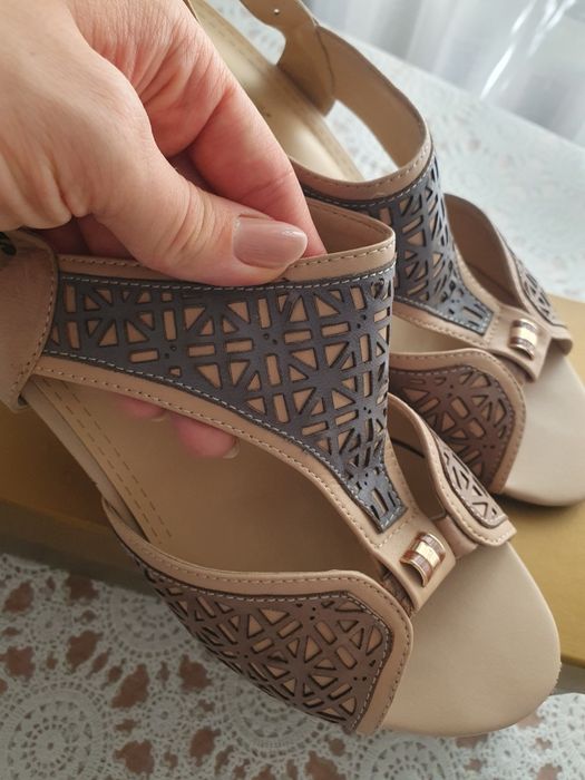 Продам женскую обувь