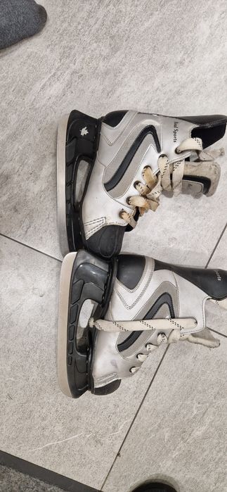 Коньки б/у размер 35 -36