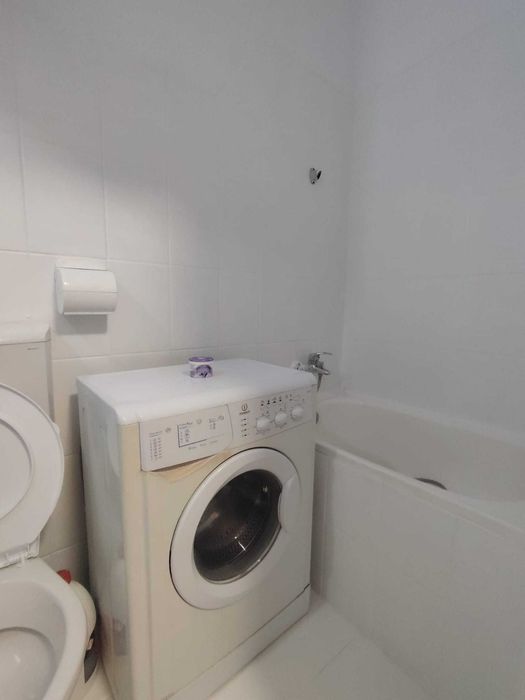 Vând cameră de camin zona Tractorul