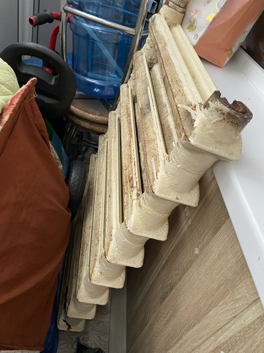 Продам чугунный радиатор отопления
