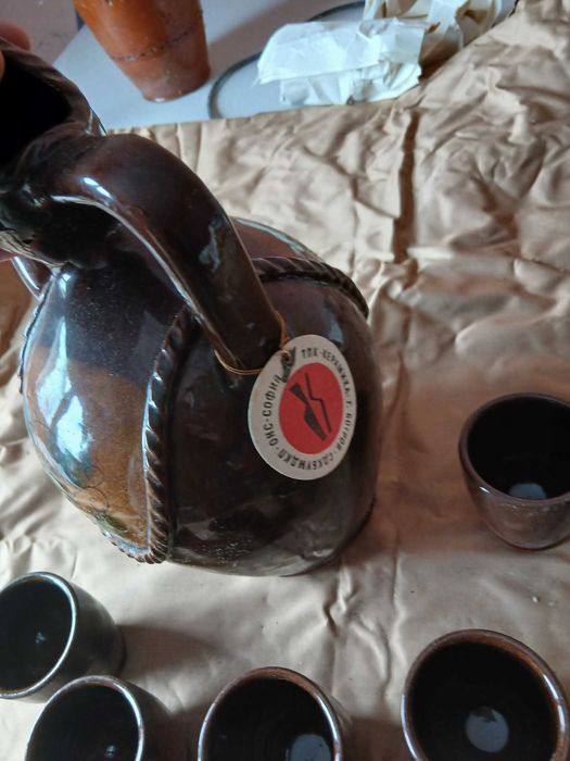 Чаши чинии и вази