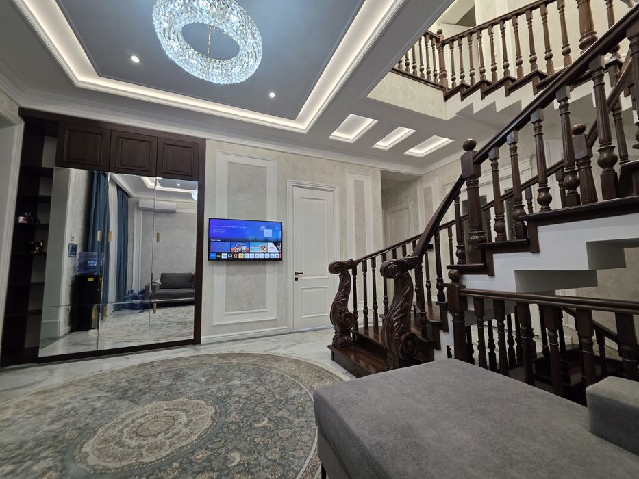 Продаётся свой готовый евродом 3 уровневый  отличный локация.