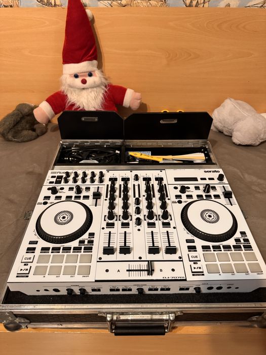 DJ контролер Roland 707m с кейс