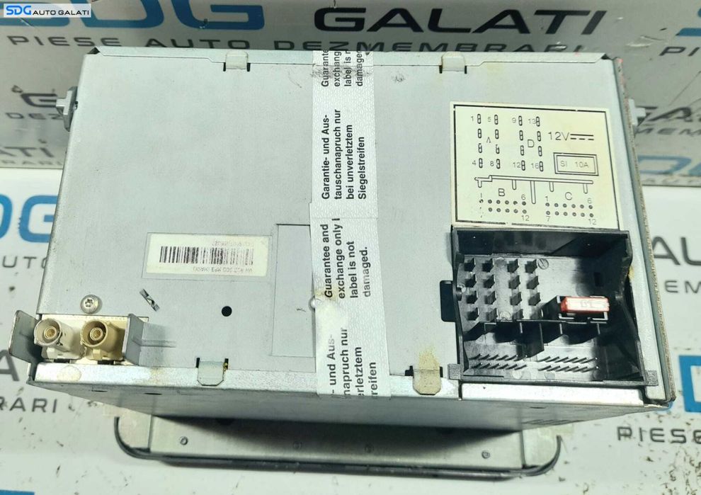 Radio CD Player RCD300 Cu MP3 Volkswagen Caddy 2003 - 2010 Cod 1K0035186AD (Cu COD de Deblocare) [N0092]