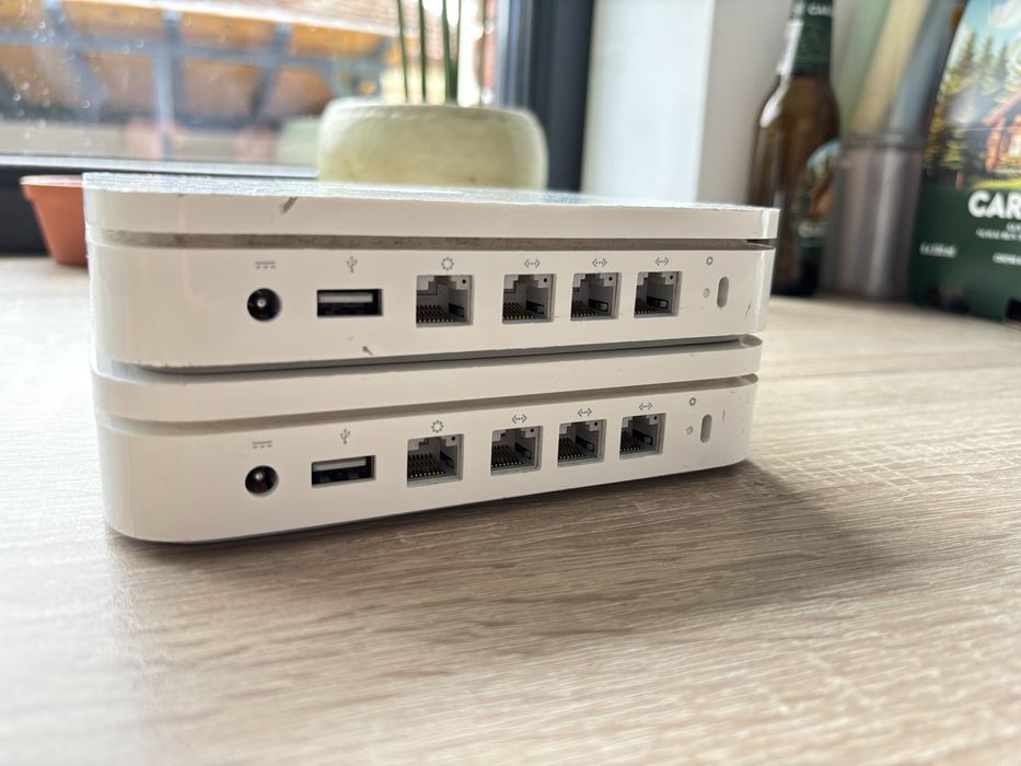 Apple A1354 AirPort Extreme 3-Port Gigabit Base Station (MC340LL/A)