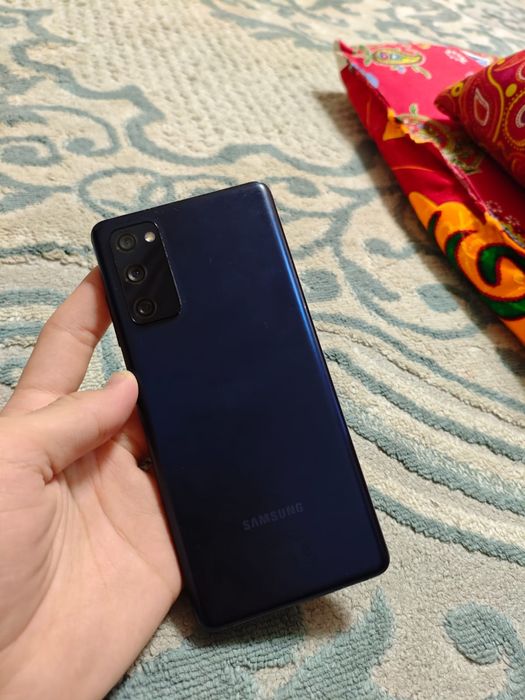 Обменяю samsung s20 fe