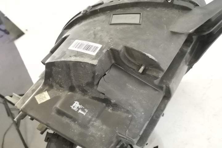 Оригинален десен фар / Bentley Bentayga Оригинален десен фар в добро с