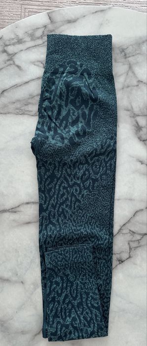 Vand colanti gymshark,250 lei 4 perechi sau 70 lei o pereche.