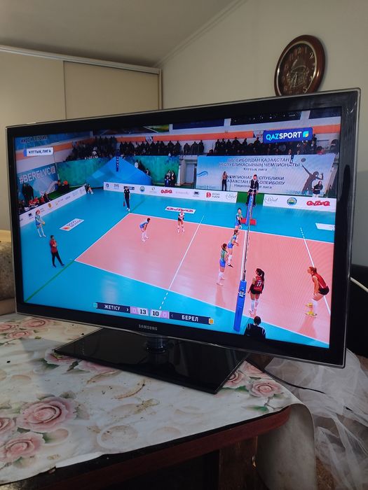 Телевизор Самсунг 102см