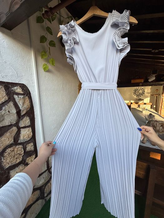 Сив официален гащеризон. Подходящ за всеки повод.