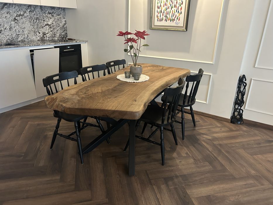 Дървени черни трапезни столове