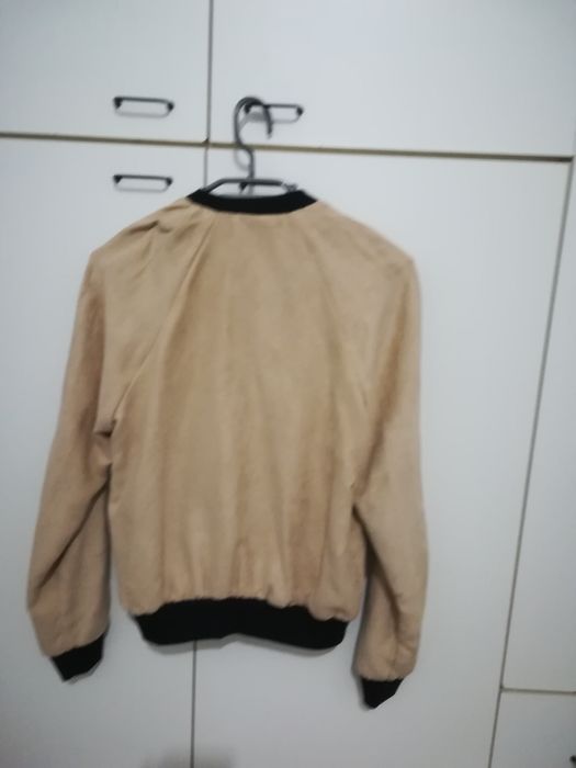 Geaca scurta pana in talie